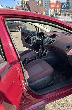 Хэтчбек Ford Fiesta 2011 в 