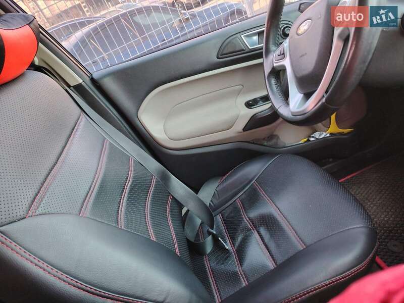 Седан Ford Fiesta 2014 в Киеве