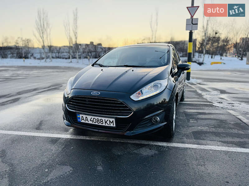 Хетчбек Ford Fiesta 2015 в Києві