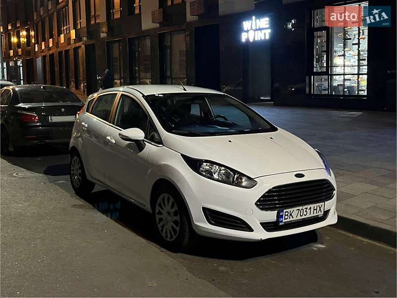 Хетчбек Ford Fiesta 2015 в Києві