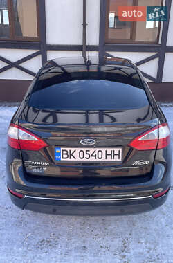 Седан Ford Fiesta 2014 в Рівному