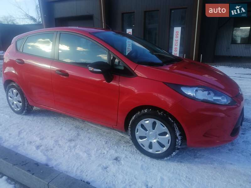 Седан Ford Fiesta 2012 в Чернигове