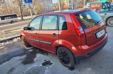 Хэтчбек Ford Fiesta 2006 в 