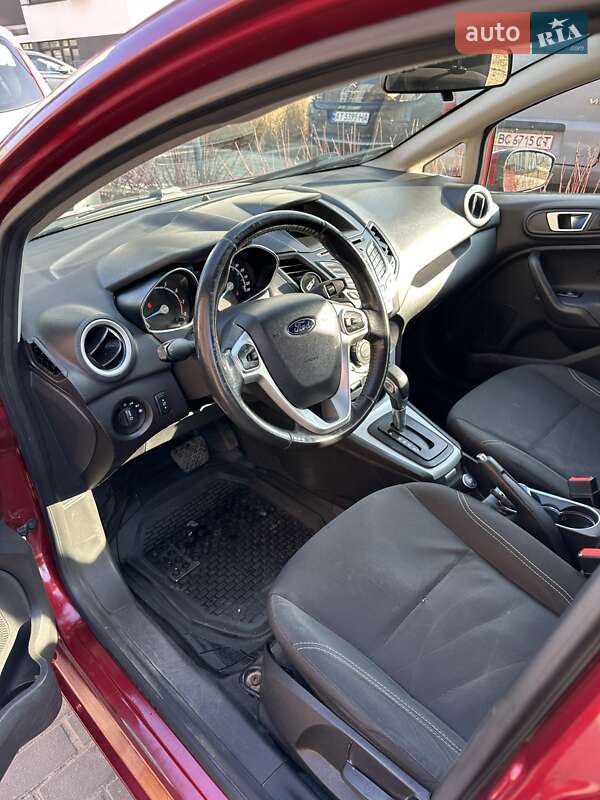 Седан Ford Fiesta 2015 в Львові