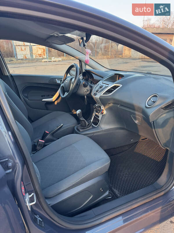 Хэтчбек Ford Fiesta 2011 в Нововолынске