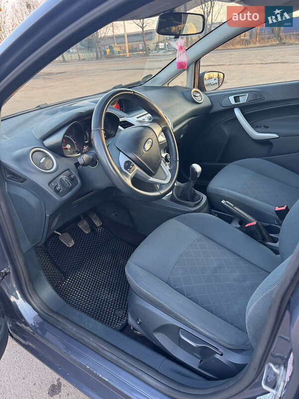 Хэтчбек Ford Fiesta 2011 в Нововолынске
