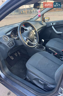 Хэтчбек Ford Fiesta 2011 в 