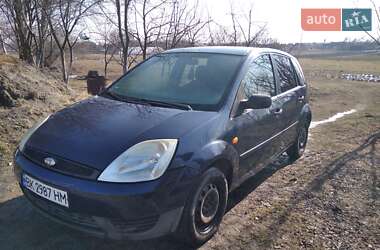 Хэтчбек Ford Fiesta 2004 в Гоще