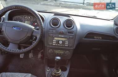 Хэтчбек Ford Fiesta 2007 в 