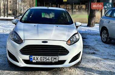 Хэтчбек Ford Fiesta 2016 в 