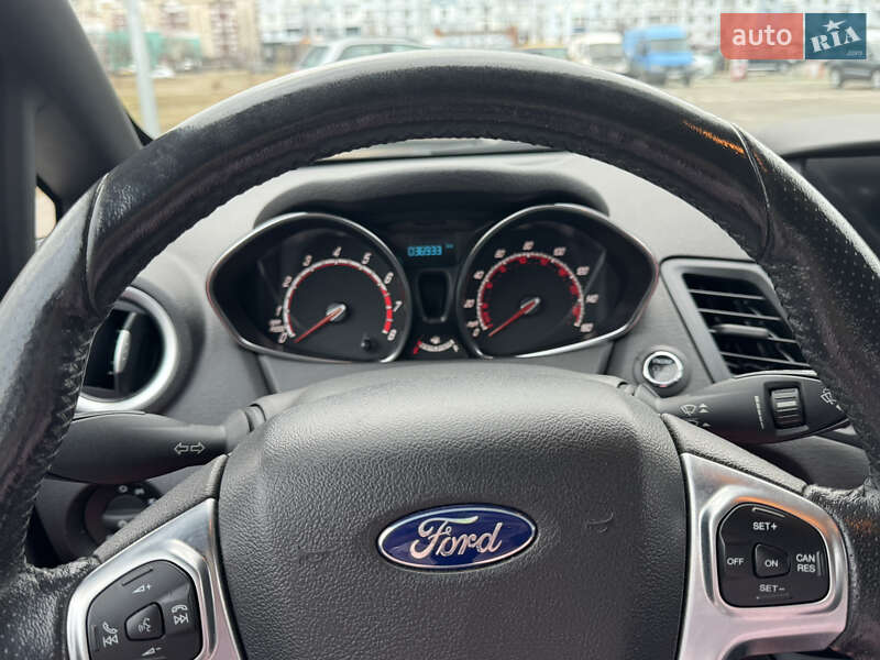 Хэтчбек Ford Fiesta 2019 в 