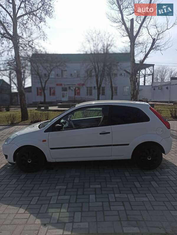 Хэтчбек Ford Fiesta 2005 в Николаеве