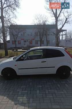Хэтчбек Ford Fiesta 2005 в 