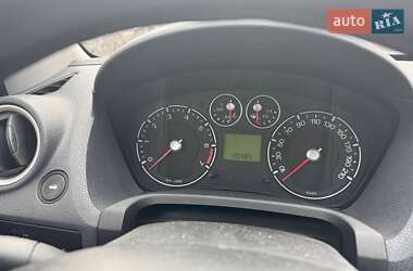 Хэтчбек Ford Fiesta 2005 в 