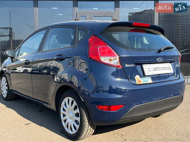 Хэтчбек Ford Fiesta 2016 в Киеве