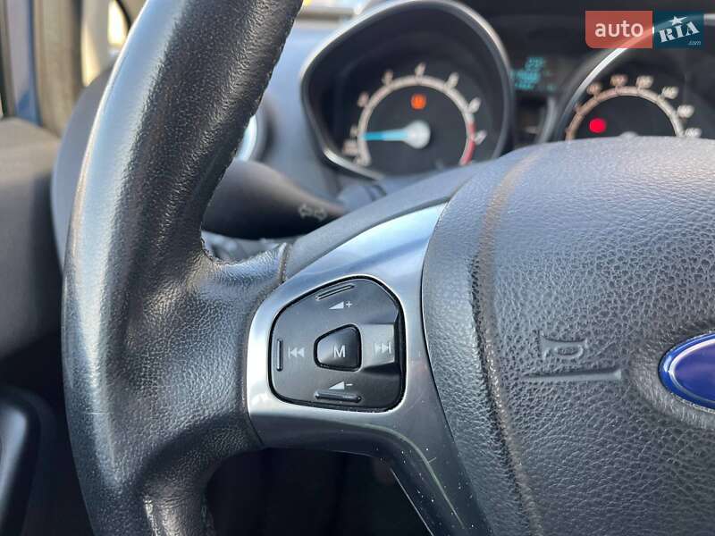 Хэтчбек Ford Fiesta 2016 в Киеве