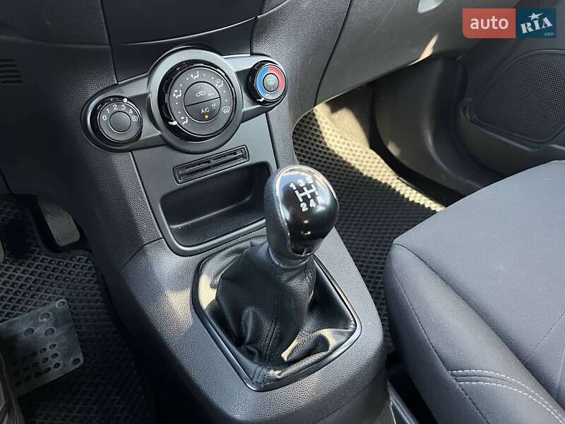 Хэтчбек Ford Fiesta 2016 в Киеве