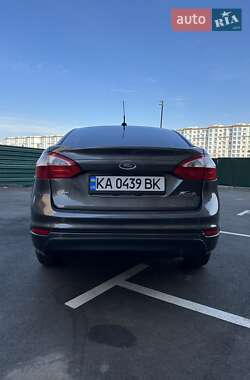 Седан Ford Fiesta 2016 в Киеве