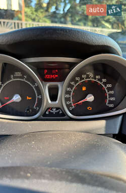 Седан Ford Fiesta 2011 в 