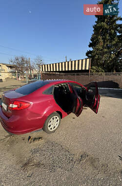 Седан Ford Fiesta 2011 в 