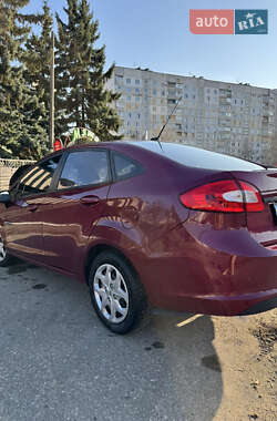 Седан Ford Fiesta 2011 в 