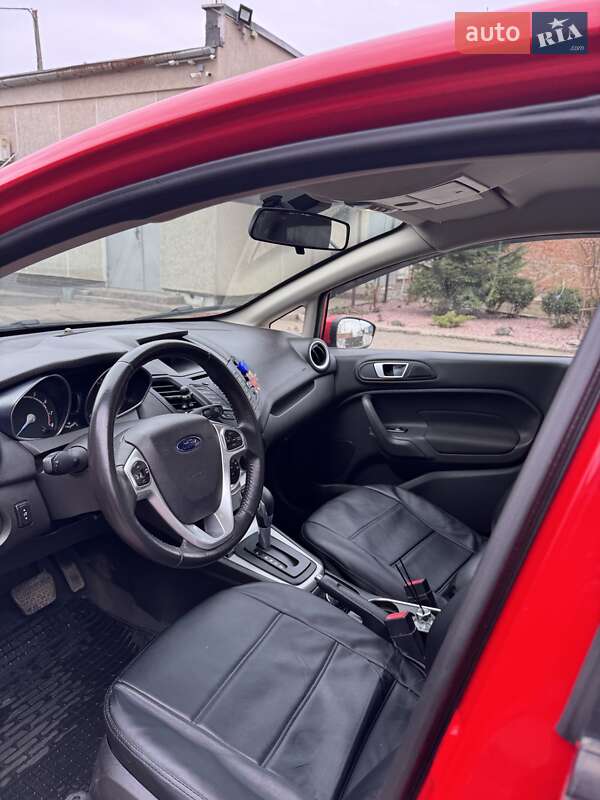 Седан Ford Fiesta 2015 в Полтаве