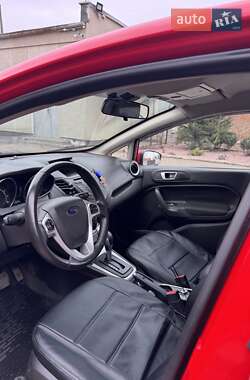 Седан Ford Fiesta 2015 в 