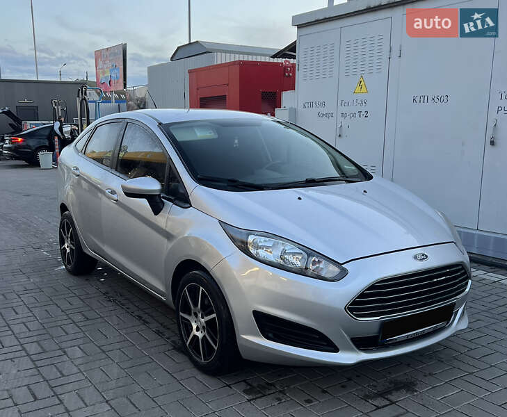 Седан Ford Fiesta 2017 в Киеве
