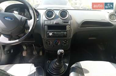 Хэтчбек Ford Fiesta 2007 в 