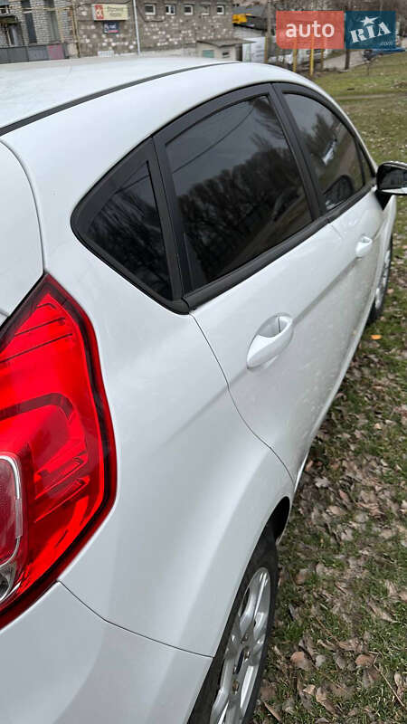 Хэтчбек Ford Fiesta 2014 в Днепре