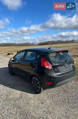 Хэтчбек Ford Fiesta 2016 в 