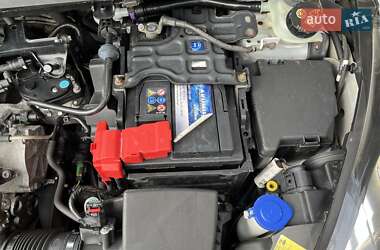 Хэтчбек Ford Fiesta 2011 в 