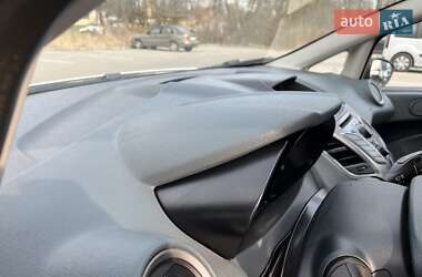 Хэтчбек Ford Fiesta 2011 в 
