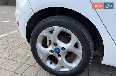 Хэтчбек Ford Fiesta 2011 в 