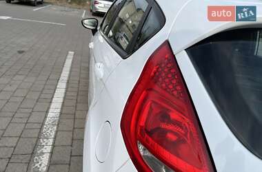 Хэтчбек Ford Fiesta 2011 в 