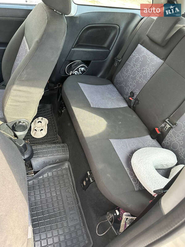 Хетчбек Ford Fiesta 2006 в Золочеві