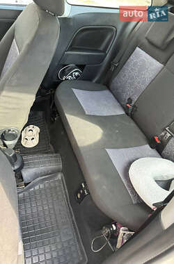 Хэтчбек Ford Fiesta 2006 в 