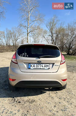 Хэтчбек Ford Fiesta 2016 в 