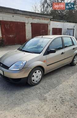 Хэтчбек Ford Fiesta 2002 в 