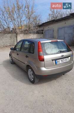 Хэтчбек Ford Fiesta 2002 в 