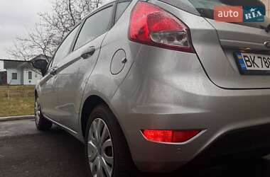 Хэтчбек Ford Fiesta 2013 в 