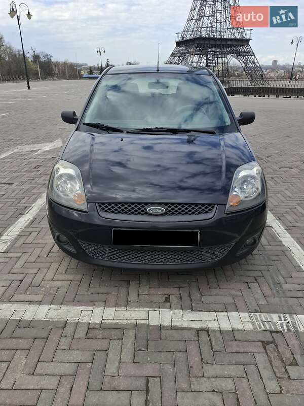 Хэтчбек Ford Fiesta 2008 в 