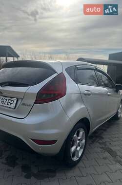 Хэтчбек Ford Fiesta 2010 в 