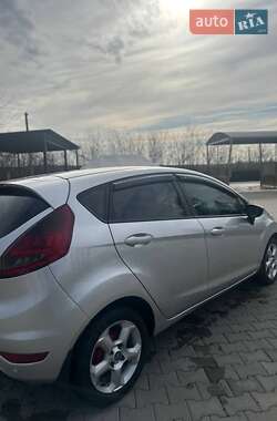 Хэтчбек Ford Fiesta 2010 в 