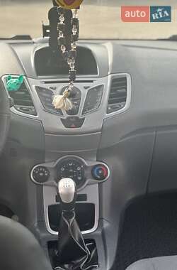 Хэтчбек Ford Fiesta 2010 в 