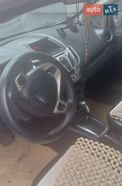 Седан Ford Fiesta 2011 в 