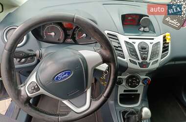 Хэтчбек Ford Fiesta 2011 в 