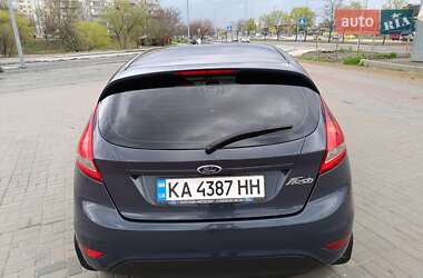 Хэтчбек Ford Fiesta 2011 в 