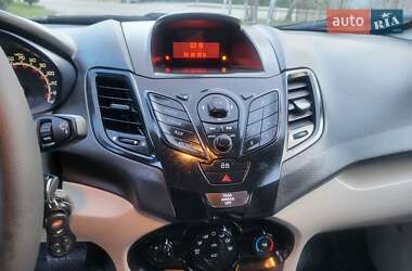 Хэтчбек Ford Fiesta 2013 в 