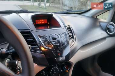 Хэтчбек Ford Fiesta 2013 в 